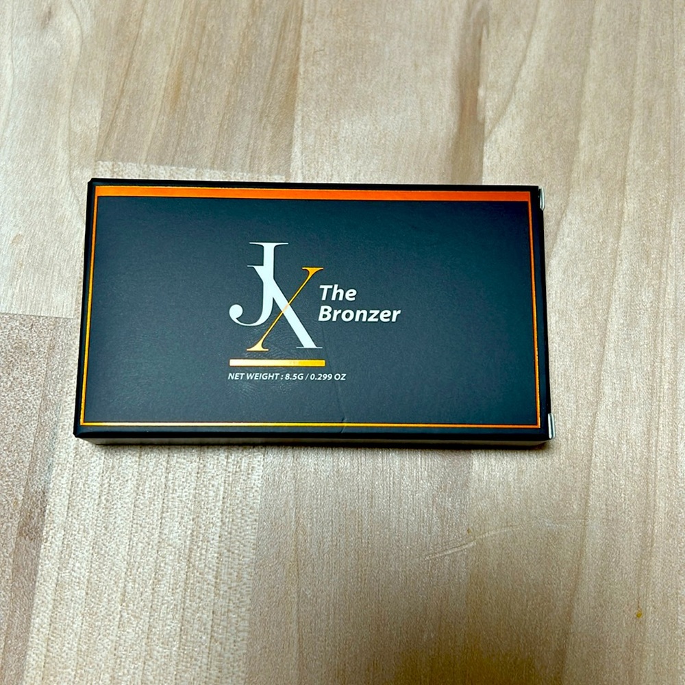 JX (Just Ximena) The Bronzer - Luna Bright    0.299 oz - NEW IN BOX*